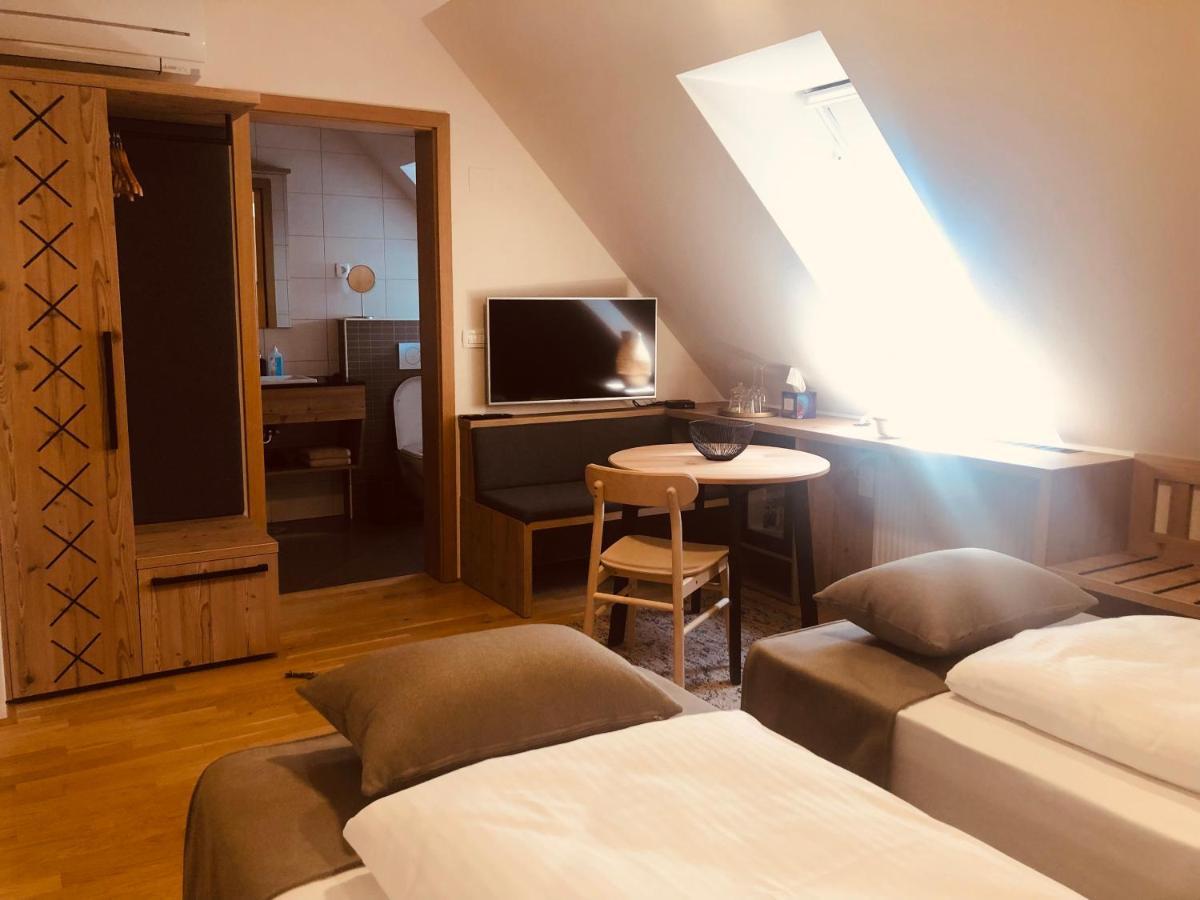 Na Vasi Restavracija In Prenocisca Hotel Skofja Loka Luaran gambar