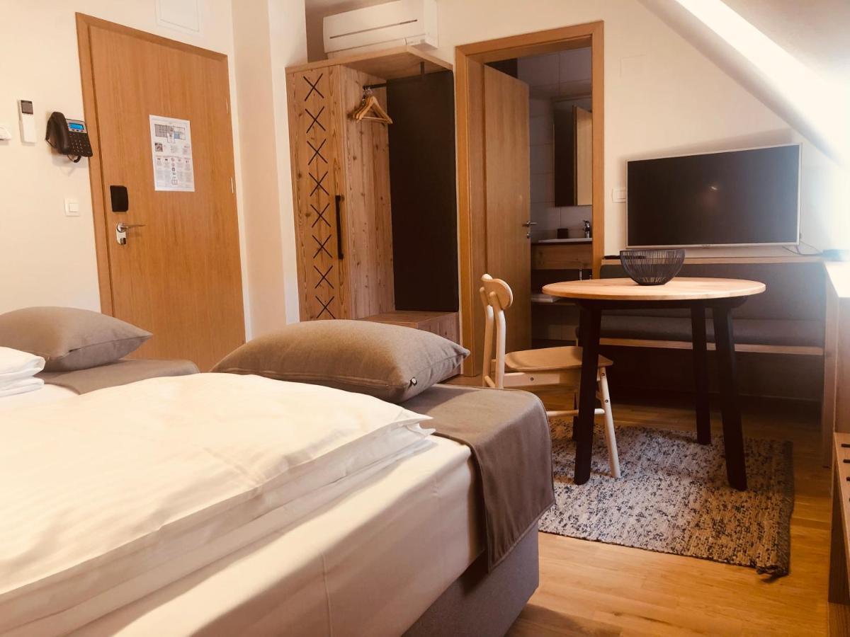 Na Vasi Restavracija In Prenocisca Hotel Skofja Loka Luaran gambar